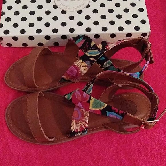 Dolce women's flat sandals 9m - Picture 2 of 3